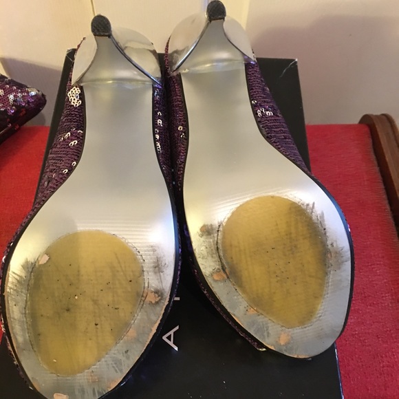 Purple and silver sequins - Picture 3 of 3
